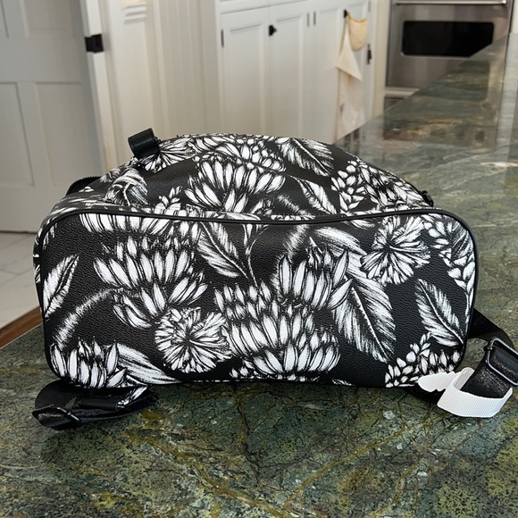 I.N.C Backpack 🫒🪴 - Picture 5 of 8